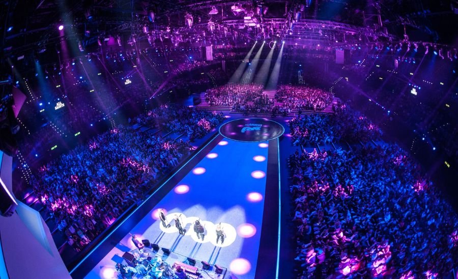 Touring Lighting Tech